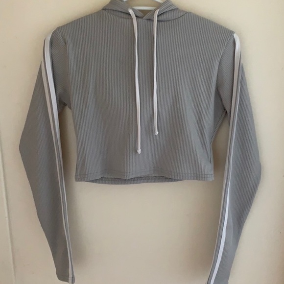 PrettyLittleThing Grey Crop Top | NWOT - Picture 3 of 6